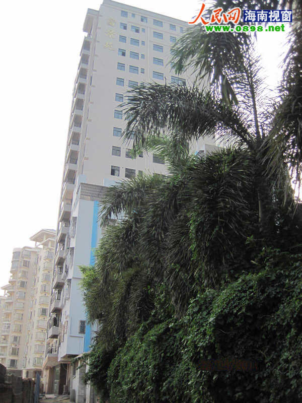 從這個角度看“富景苑”外景，傾斜也是非常明顯